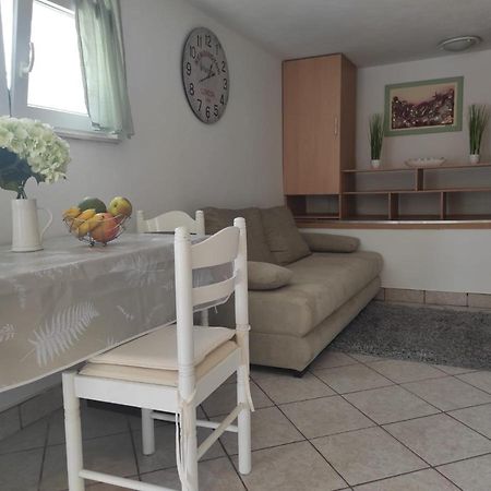 שיבניק Studio Apartment Petrov מראה חיצוני תמונה