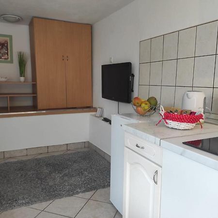 שיבניק Studio Apartment Petrov מראה חיצוני תמונה