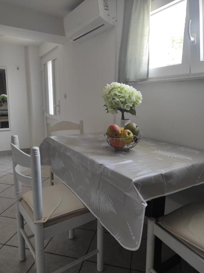שיבניק Studio Apartment Petrov מראה חיצוני תמונה