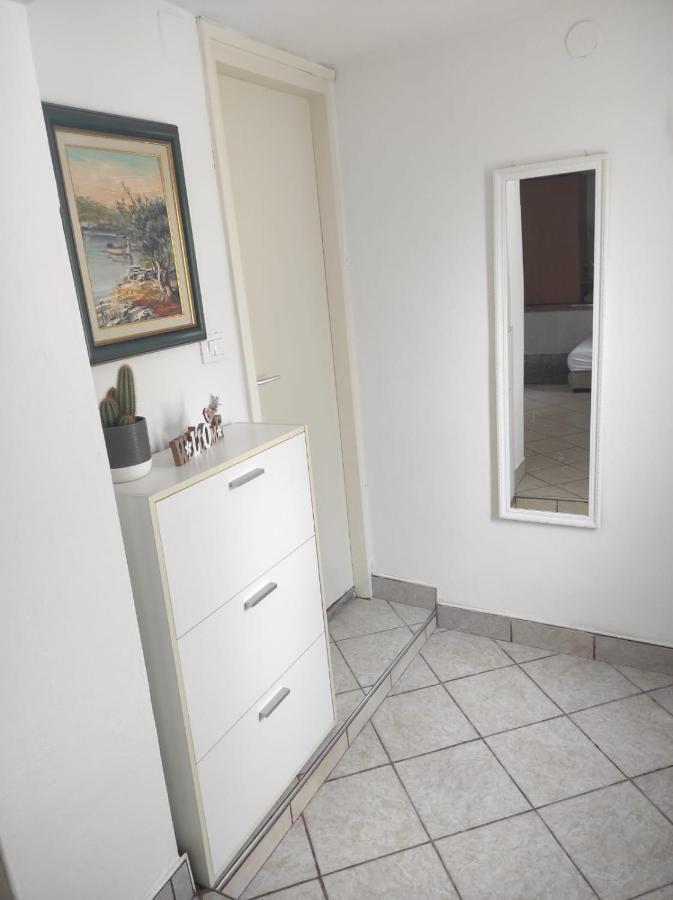 שיבניק Studio Apartment Petrov מראה חיצוני תמונה