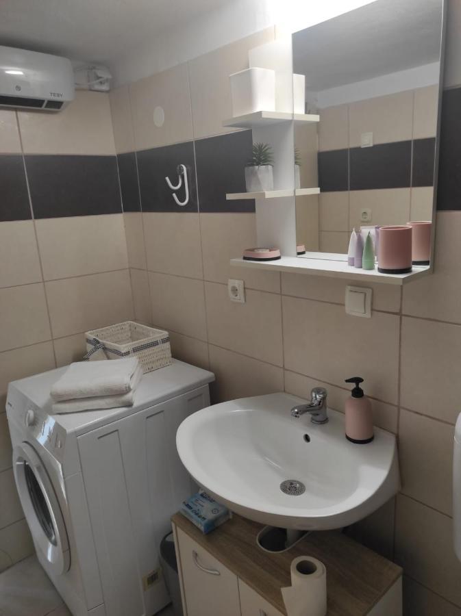 שיבניק Studio Apartment Petrov מראה חיצוני תמונה