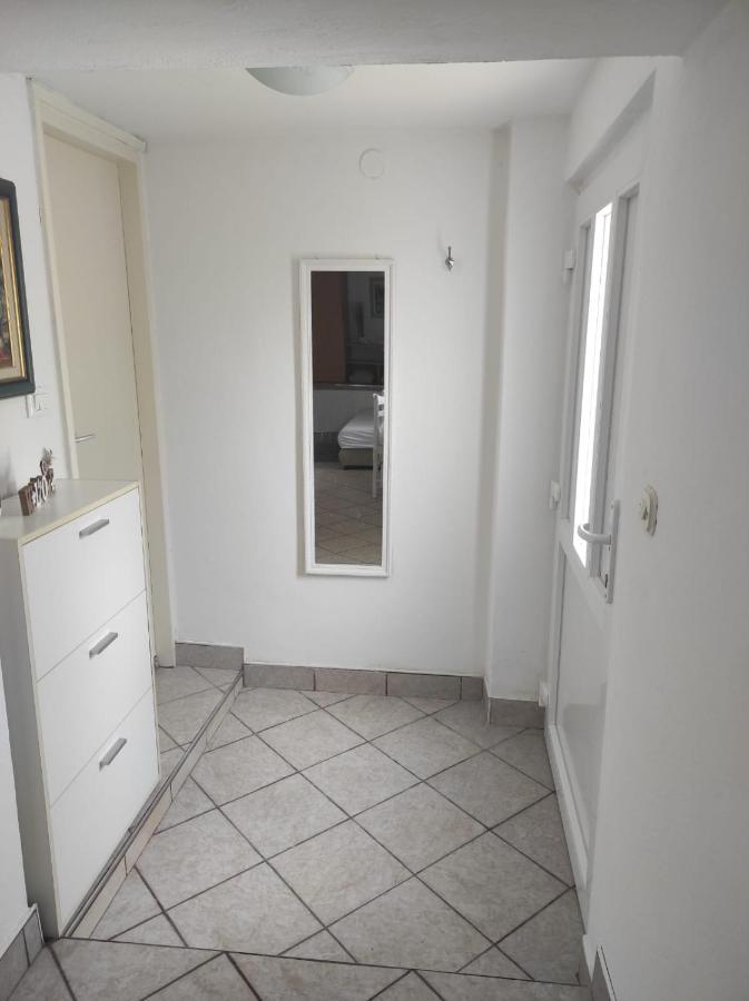 שיבניק Studio Apartment Petrov מראה חיצוני תמונה