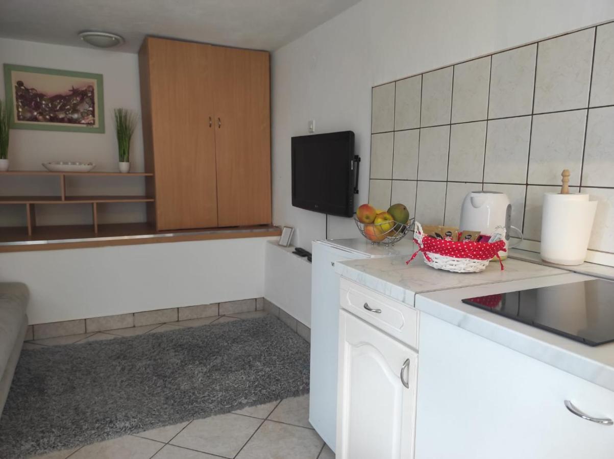 שיבניק Studio Apartment Petrov מראה חיצוני תמונה