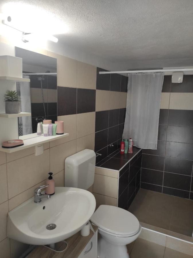 שיבניק Studio Apartment Petrov מראה חיצוני תמונה